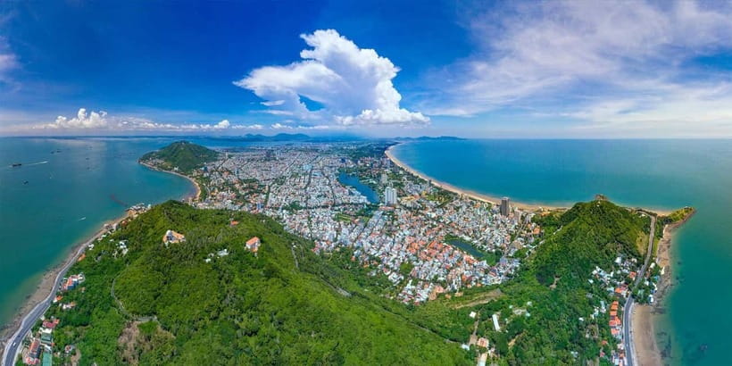 Ho Chi Minh: Vung Tau 1-Day Tour with Christ Statue & Lunch - White Palace (Bach Dinh): French colonial villa in a beach town