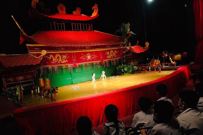 Ho Chi Minh : Water Puppet Show - What you’re seeing: water puppets in plain English