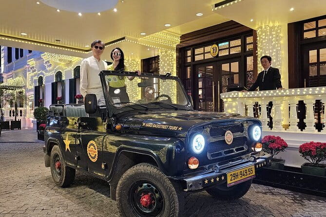 Jeep Tour Saigon By Night : FRESH SEAFOOD, STREET FOOD & SKY BAR - District 1 to Nguyen Hue Street: where the night starts