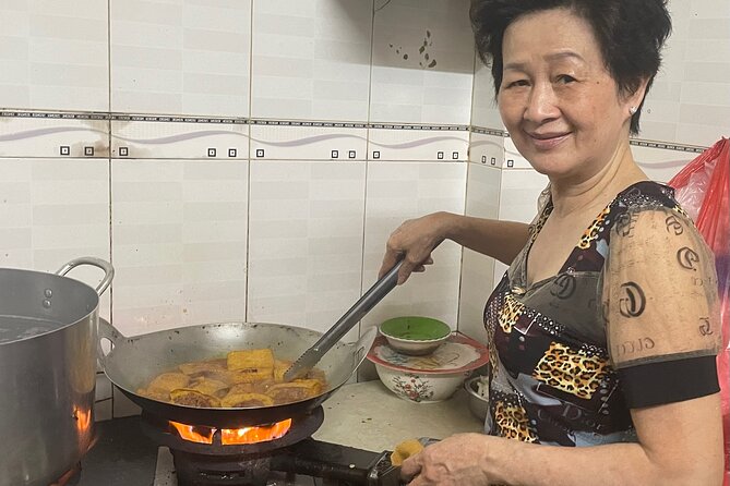 Local Cooking Class At Auntie's Home - District 6 back alleys first stop: arriving at Ms. Hoa’s home life