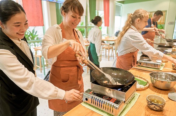 M.O.M Cooking Class in Saigon - Meeting points and timing that keep the day on track