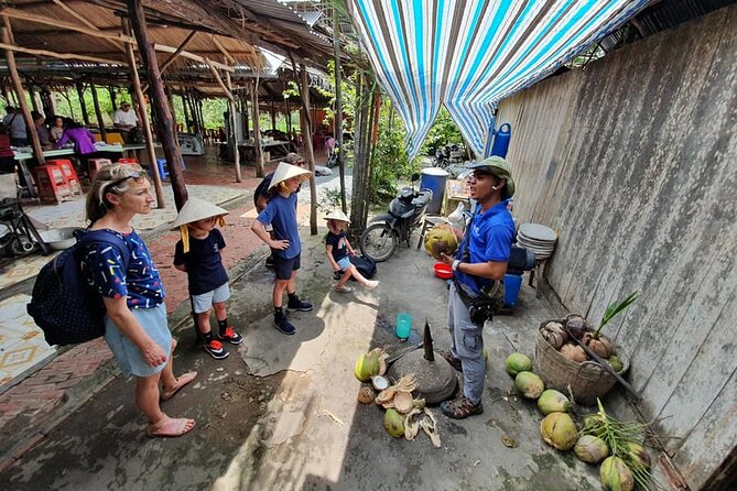 Mekong Delta 1 Day Tour - Mekong River cruise and rowing boat through the creeks