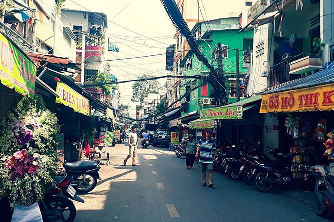 Morning Saigon Unseen+Street Food Tour with Ao Dai Riders Option - Floating Market Coconut Juice and District 4 Spring Roll Vermicelli