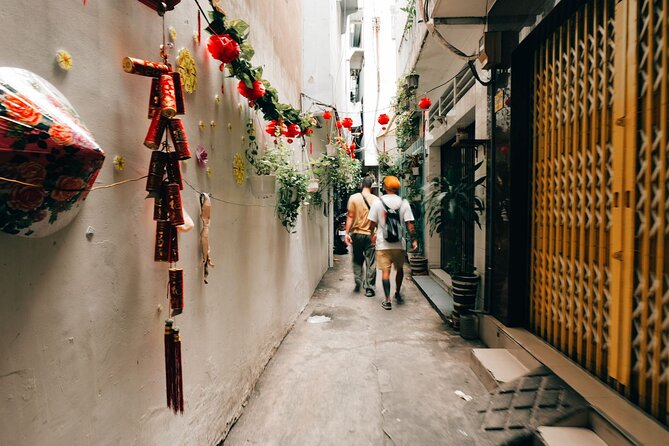 Private and Exclusive Hidden Gems and All Highlights - Temples, older apartments, and the city’s story at street level
