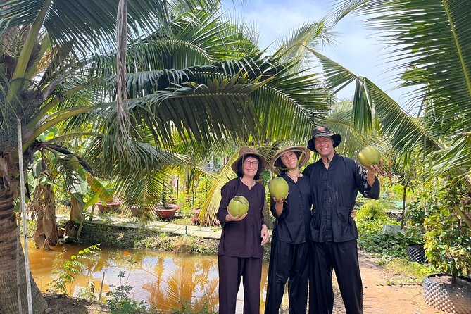 PRIVATE Mekong Delta 1 Day with Kayaking, Biking & Cooking - Transport Lineup: Car to the River, Sampan-Style Boat Time, and Two Wheels