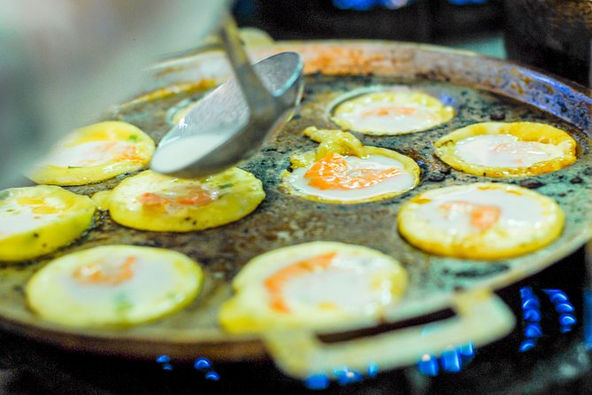 Private Street Food Motorbike Tour in Ho Chi Minh City - Practical Comfort and Safety Tips for Scootering at Night