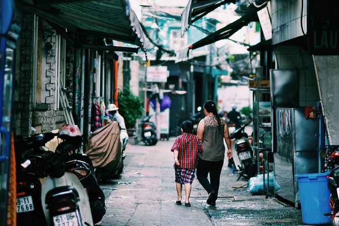 Private Street Food Tour by Motorbike/Car with Local Students - Pickup, private group, and the motorbike comfort check