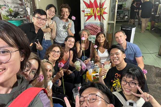 Private Street Food Tour by Motorbike in Ho Chi Minh City - Stop 3: Hue beef soup at Nguyen Thien Thuat apartment buildings