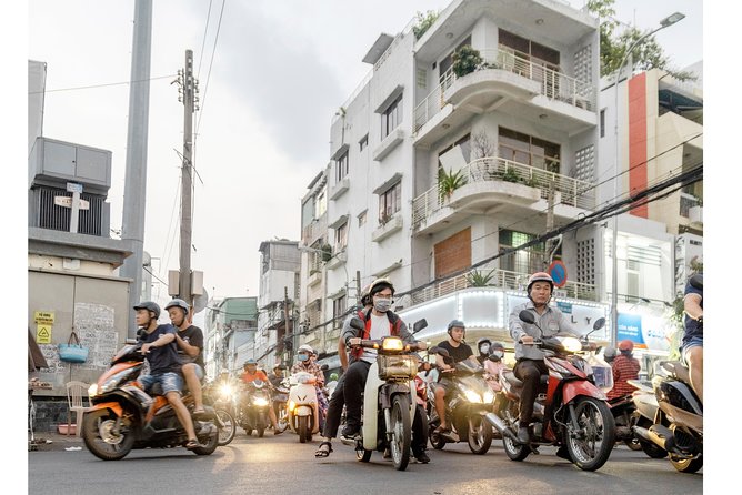 Private Street Food Tour by Scooter in Ho Chi Minh City - Timing, weather, and the flow of a 4-hour night