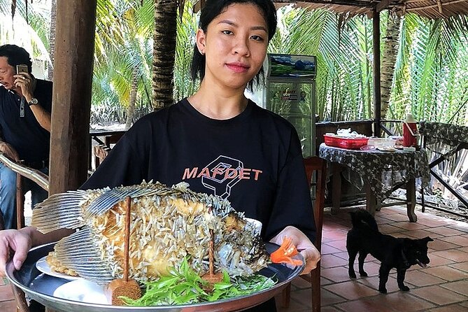 Private tour: Explore the authentic rural life in Ben Tre - Stop 5 and the lunch question: riverside food that is optional