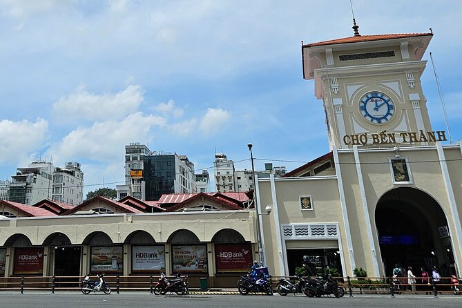 Private Walking Half Day Tour in Ho Chi Minh City - People’s Committee Building: The Story Behind the Photo