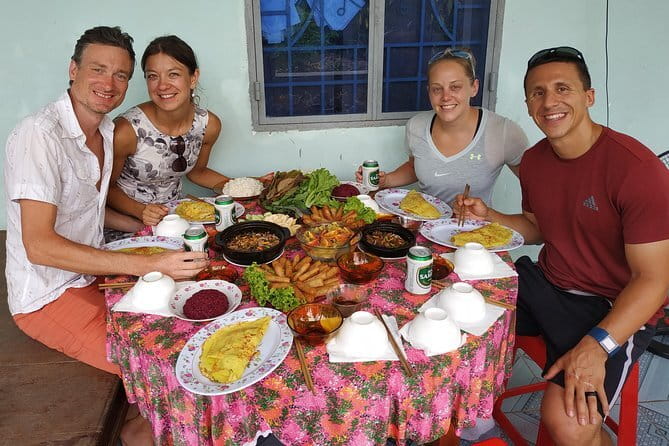 Sai Gon City Tour and Dinner On Cruise Half Day - Ba Son Bridge and Turtle Lake: Small Stops That Change the Mood