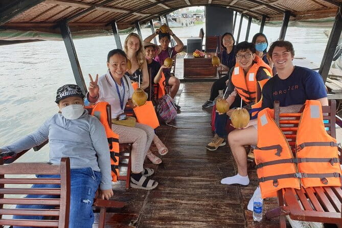 Sai Gon City Tour and Dinner On Cruise Half Day - Nguyen Hue Walking Street: The Downtown Energy Before Dinner