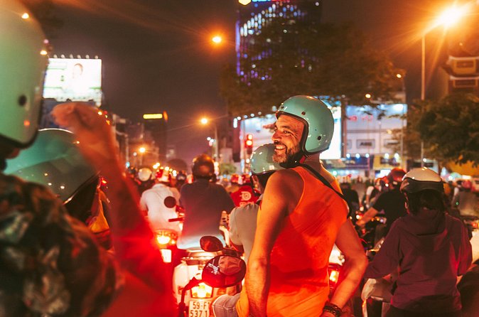 Saigon After Dark Night Tour by Scooter + 7 tastings - Nguyen Thien Thuat street food area: eating where locals already eat