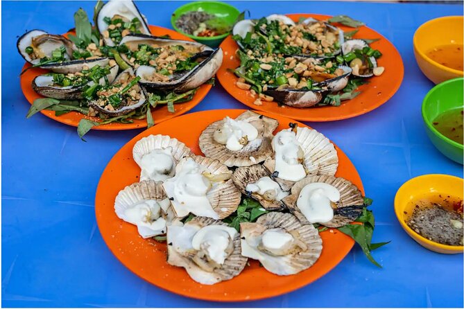 Saigon After Dark With Seafood, Beer & Live Music Bar - Why this motorbike night tour works in Ho Chi Minh City