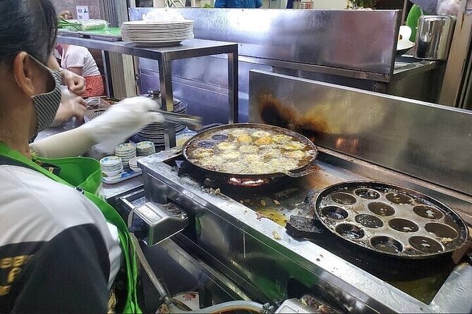 Saigon Evening Walking Street Food Tour - Stop 3: Bánh Xèo and Bánh Khọt, the Pancake Stops That Teach You Texture