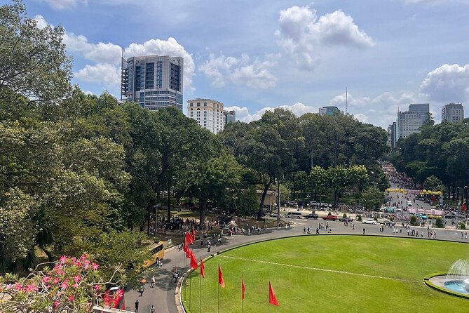 Saigon Highlights Full Day Tour - District 5 and Cho Lon market time for everyday city life