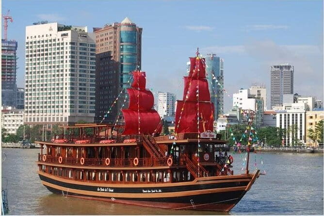 Saigon Local Sightseeing Free Walking Tour - Weather, heat, and why this tour has a clear limit