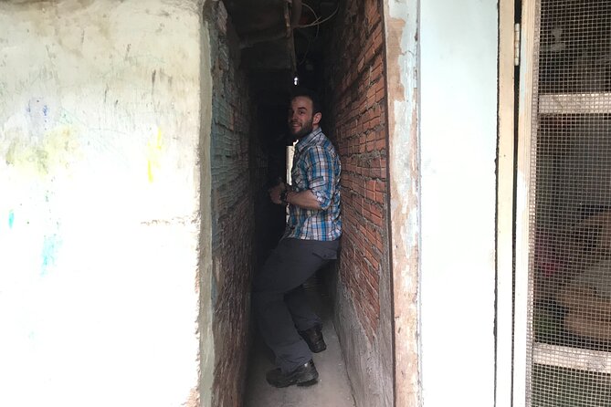 Saigon Slum tour and Saigon Chillspots by motorbike/ Aodai rider - Slum regions and the street-view reality check