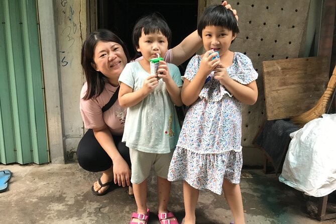 Saigon Slum tour and Saigon Chillspots by motorbike/ Aodai rider - Flower market stop and the lotus-making moment