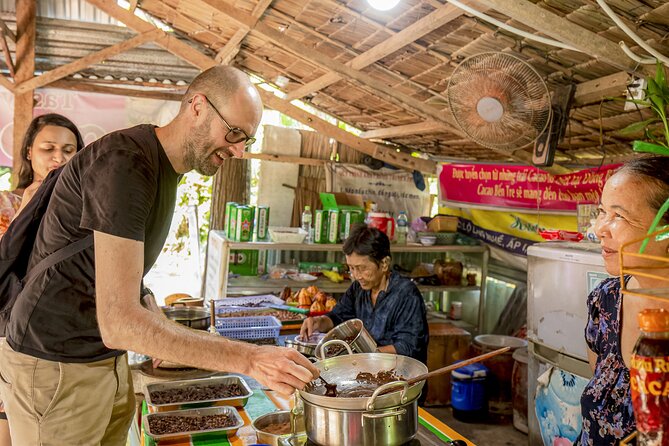 Small-Group Mekong Delta Day Trip: Boat Ride, Cottages & Pagoda - Vĩnh Tràng Pagoda: the standout culture stop on the mainland