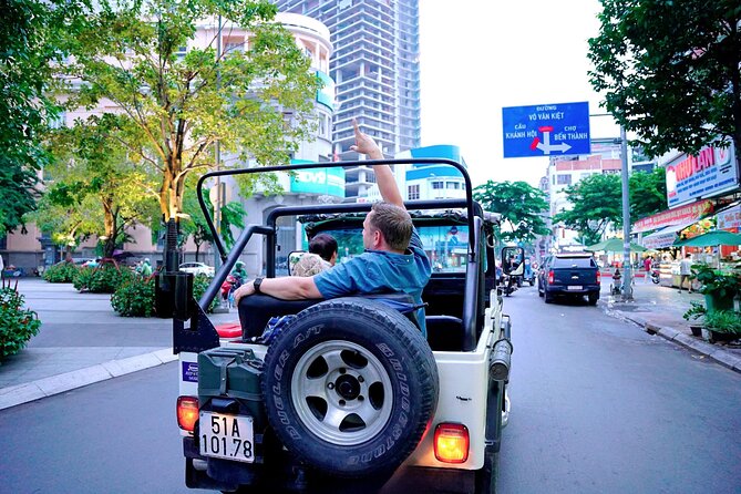 Small-group Saigon City Tour: 4-Hour Must-see Iconic Landmarks - Ben Thanh Market in one hour: seeing everyday Saigon