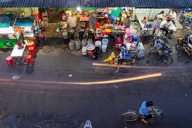 Sundown in the Colony Photo Tour - Stop 2: Ho Thi Ky Flower Market Under Dusk Fluorescents