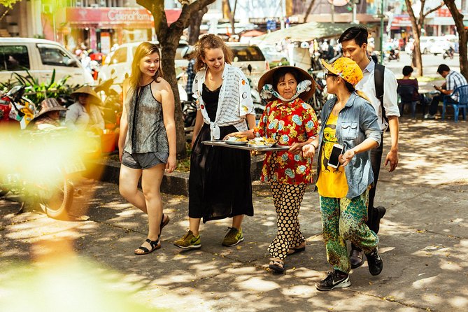 The 10 Tastings of Ho Chi Minh City With Locals: Private Street Food Tour - Independence Palace area and sugar cane juice for the hottest moments