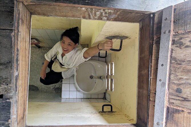 Three Coolest Neighborhoods in Saigon - Stop 1, Xom Chieu Market in District 4: alleys, local shopping, real pace