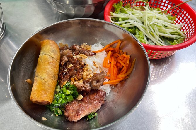 Top Notch Street Food Motorbike Tour In Ho Chi Minh City - Riding the Motorbike: Safety, Helmets, and What to Expect in Traffic
