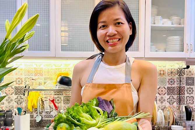 Top-rated Home Cooking Class with a River View AC Kitchen - River views and an AC kitchen that makes cooking easier