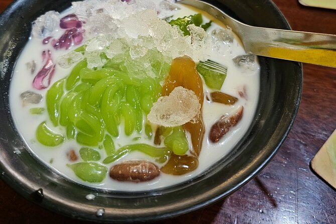 Unique Taste of Saigon Street Food Tour - Stops 2 to 4: flexible street stops picked around your likes and needs