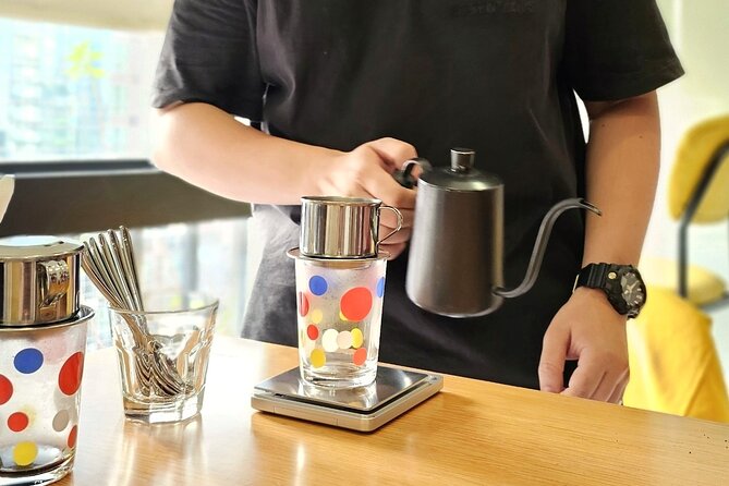 Vietnam Coffee Journey - Make extraordinary tasty coffee yourself - Your 6-drink tasting, from black coffee to iconic ingredient versions
