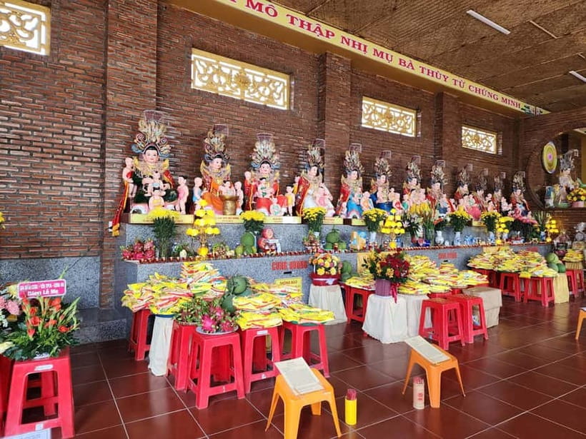 VIP Tour Authentic Mekong Delta & Local pagoda by SpeedBoat - Arriving in the delta: rowing canals, bees, honey tea, and folk music