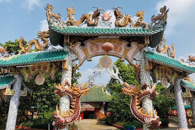 VIP Tour in Dragon Floating Temple sightseeing by SpeedBoat - The rural village walk: where the trip slows down