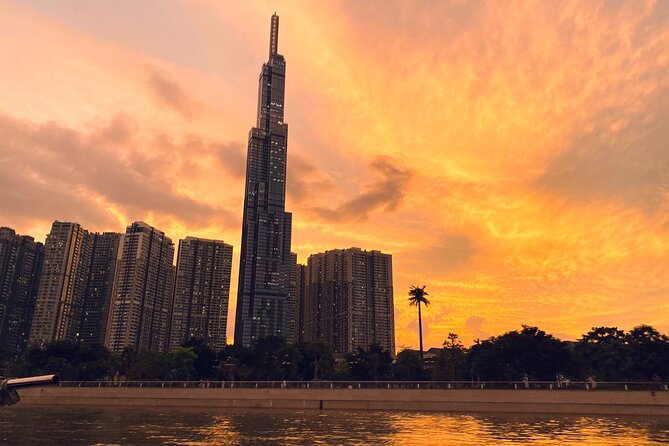 VIP Tour in Saigon: Romantic Sunset Cocktail by SpeedBoat - The cocktail or mocktail stop, and what’s included