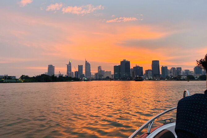 VIP Tour in Saigon: Romantic Sunset Cocktail by SpeedBoat - Photo-friendly moments, plus the weather gear you should bring