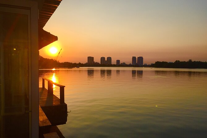 VIP Tour in Saigon: Romantic Sunset Cocktail by SpeedBoat - Maximum 15 travelers, and what that does to the vibe