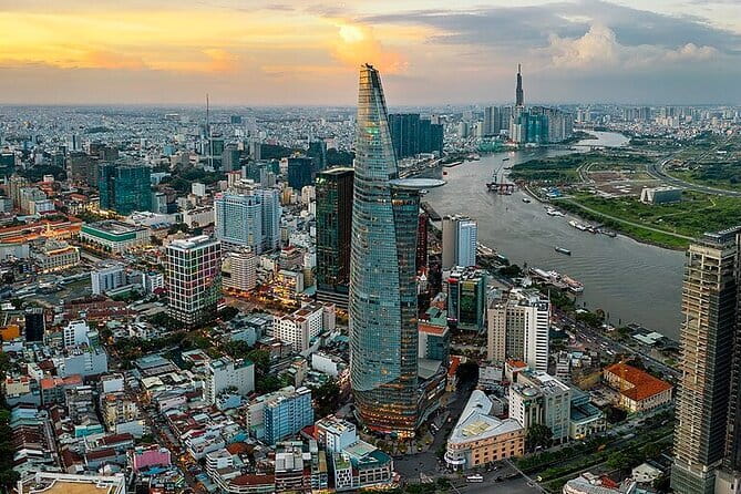 Water Puppet Show And Dinner Cruise On Saigon River Private Tour - Guides: When the Right Person Turns the Night Into a Win